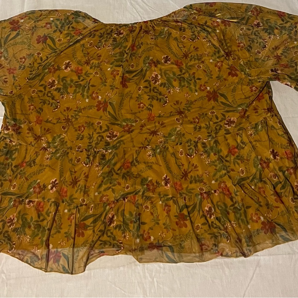 TerraSky 4X (28W-30W) Tan and Gold floral blouse